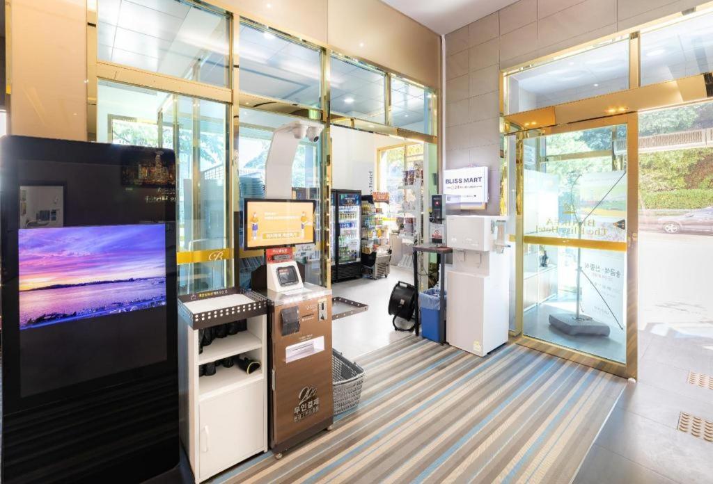 Benikea The Bliss Hotel Incheon Bagian luar foto